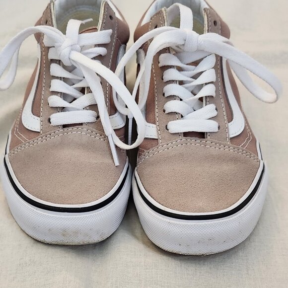 Like New - Vans Old Skool Shoe  - Size 5.5 - Picture 2 of 15